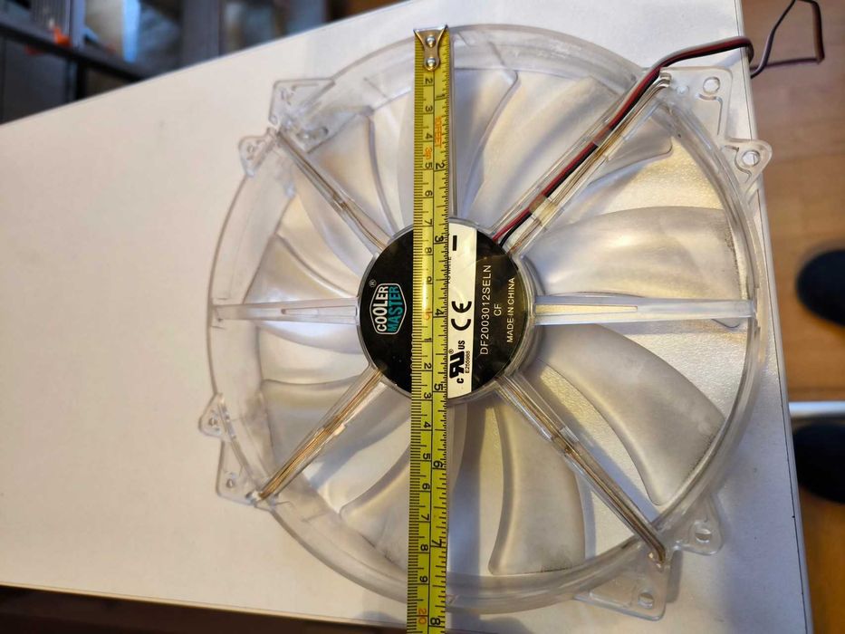 Продавам 5 използвани вентилатора Cooler master