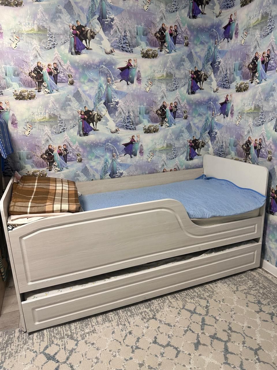 Продам двухярусную детскую кровать