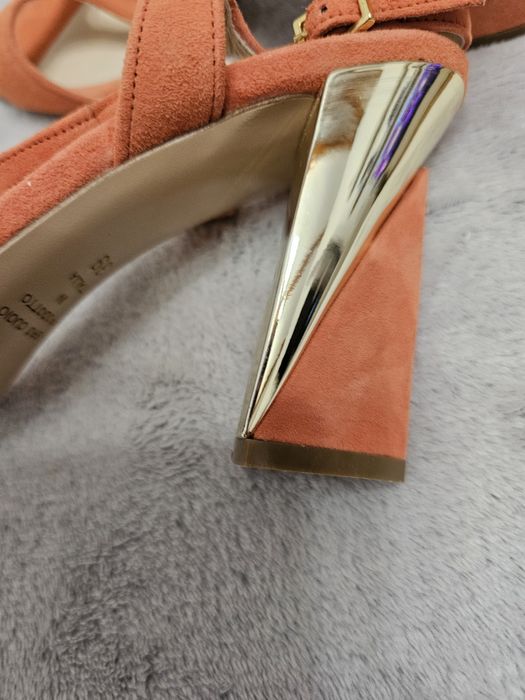 Sandale noi portocalii din piele de calitate italiana marime 39