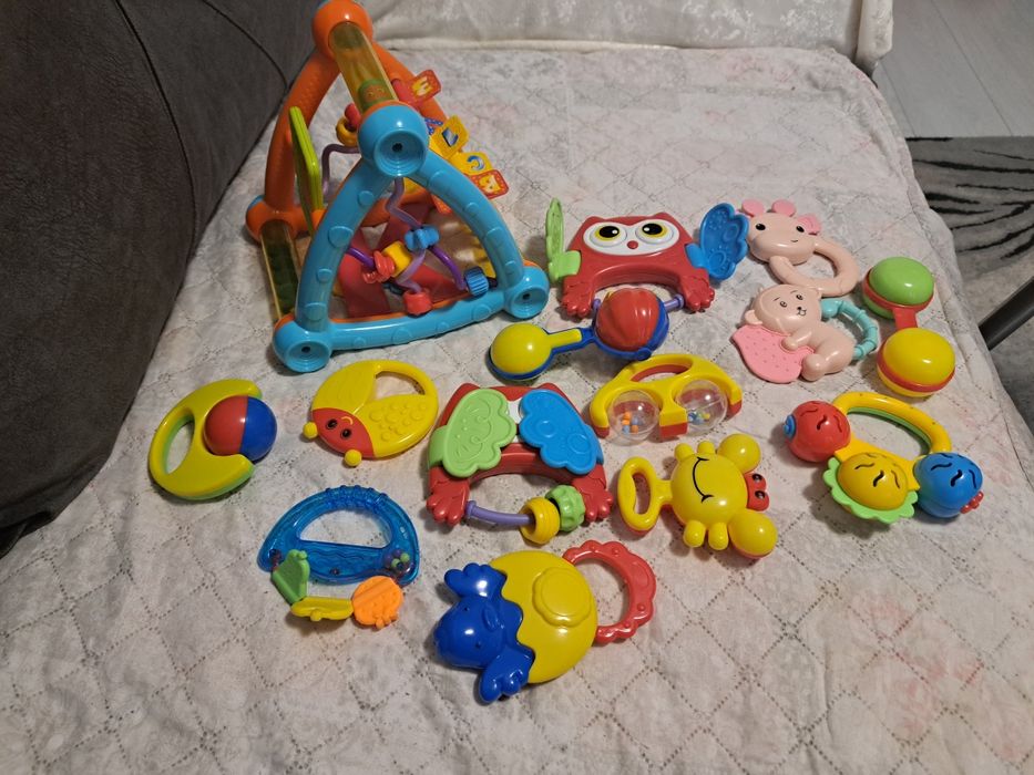 Vând scaun masa copiii +jucării