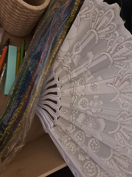 Donez evantai, bratara, elastice par, pahar baie, creioane