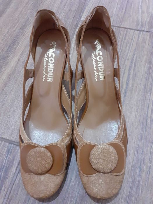 Pantofi din piele