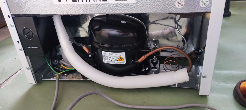 Хладилник з фризьор мини бар KLARSTEIN 40л