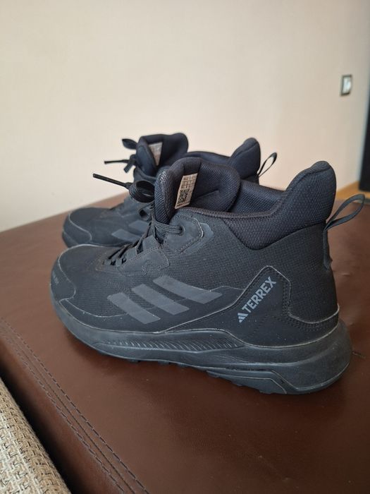 Зимни обувки adidas