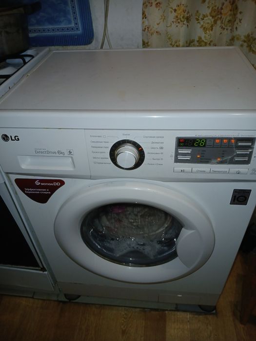 LG продам стиральноя машинка,6 кг,все работает,в одних рук был.