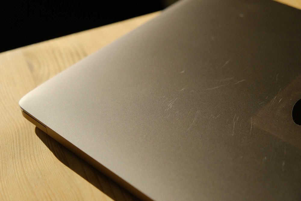 MacBook Pro A1706 - 13" Retina Display, Touch Bar, 500GB SSD, 8GB RAM