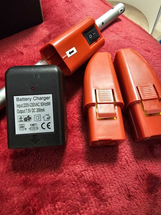 2 accumulatori 7.4 V si incarcator