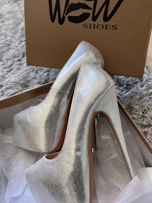 Дамски обувки на висок ток