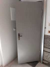 Метална входна врата