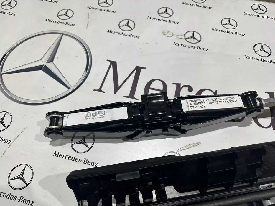 КРИК И КЛЮЧ Нов оригинален Mercedes Sprinter