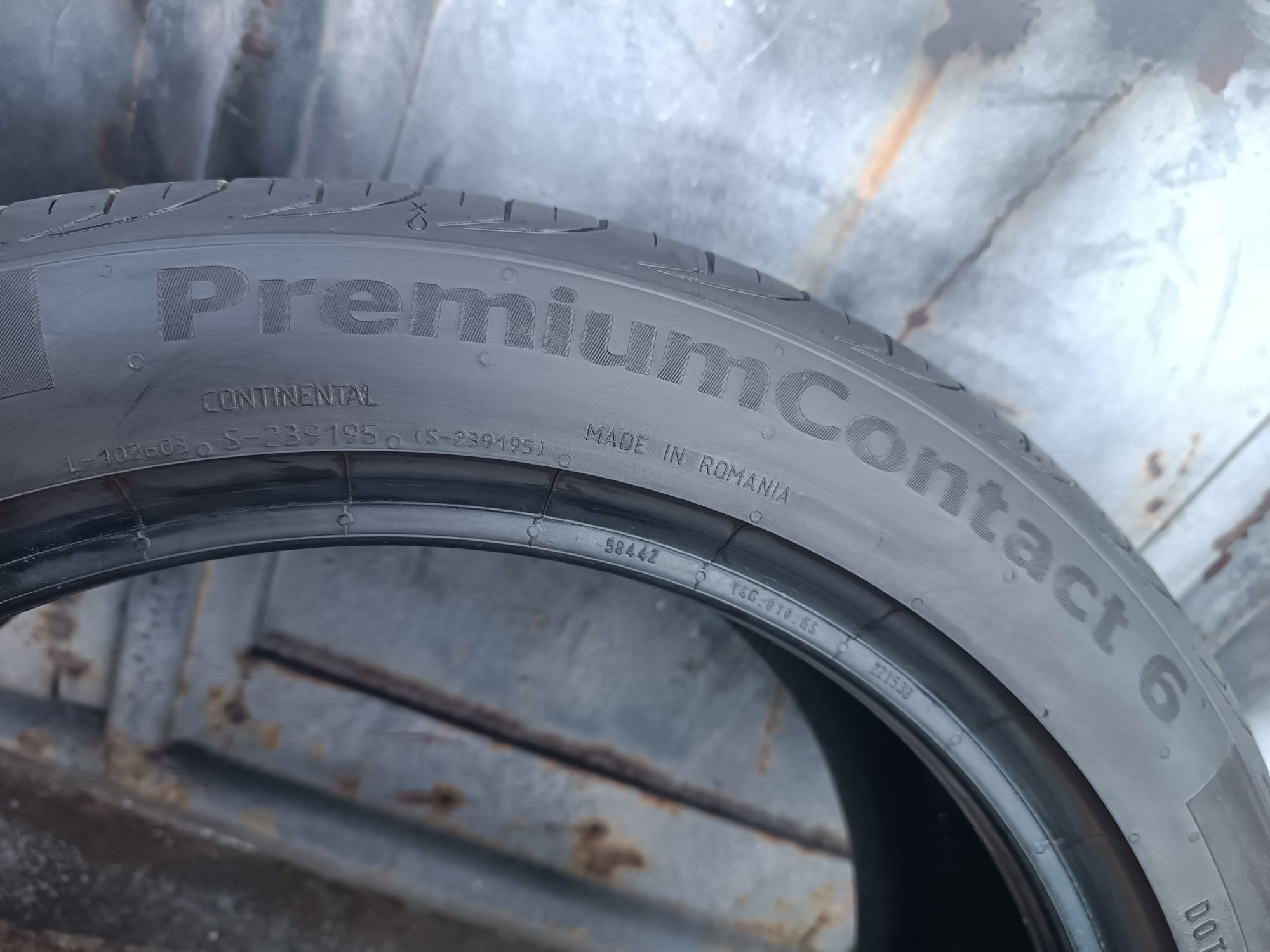 215/45/17 Contininental
