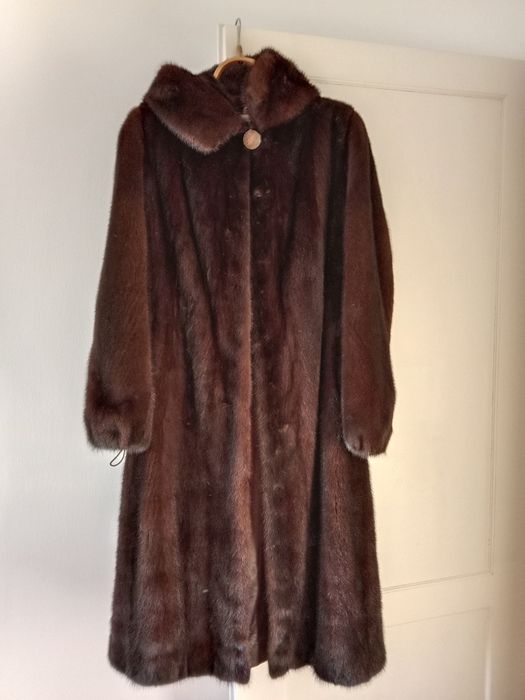 Продам шубу норковую в отличном состоянии с капюшоном!