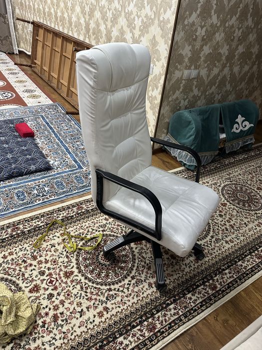 Кресло офисная белая