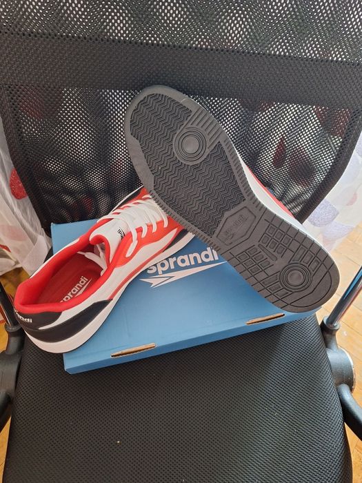 Vand adidasi  Sprandi Noi cu eticheta