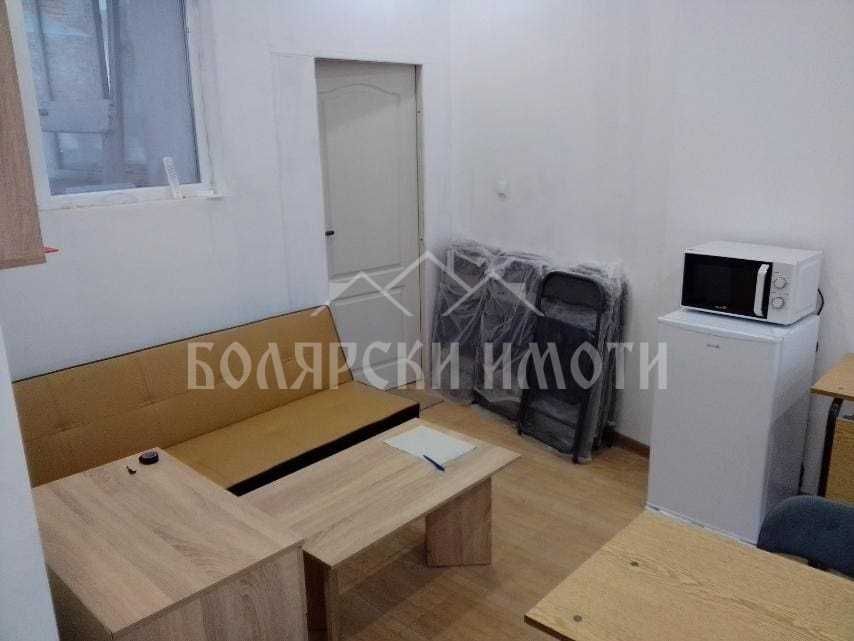 Офис/Магазин/Студио под наем в Идеален Център