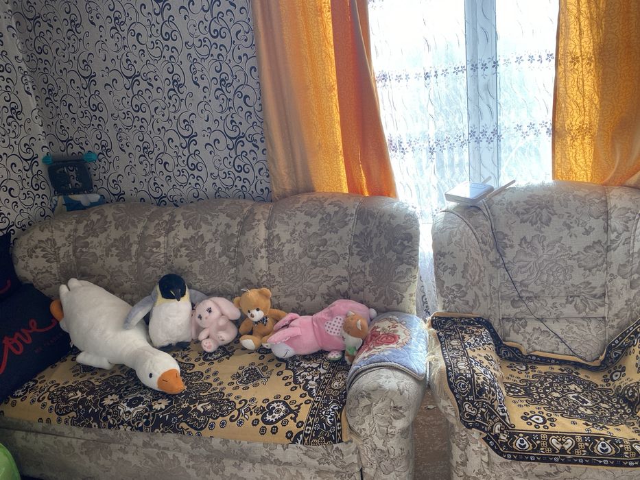Продам диван с 2 креслами