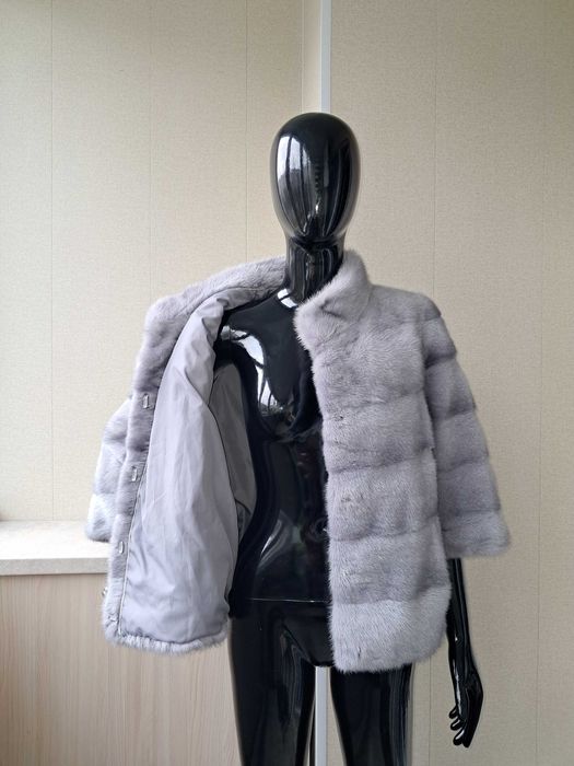 Haina de blana nurcă / vizon divină, incredibil. Culoare safir