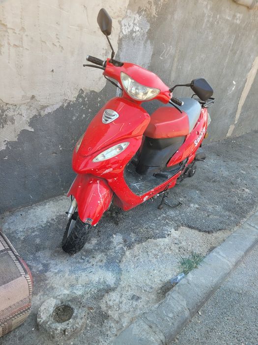 Vând.scuter motor 4.9