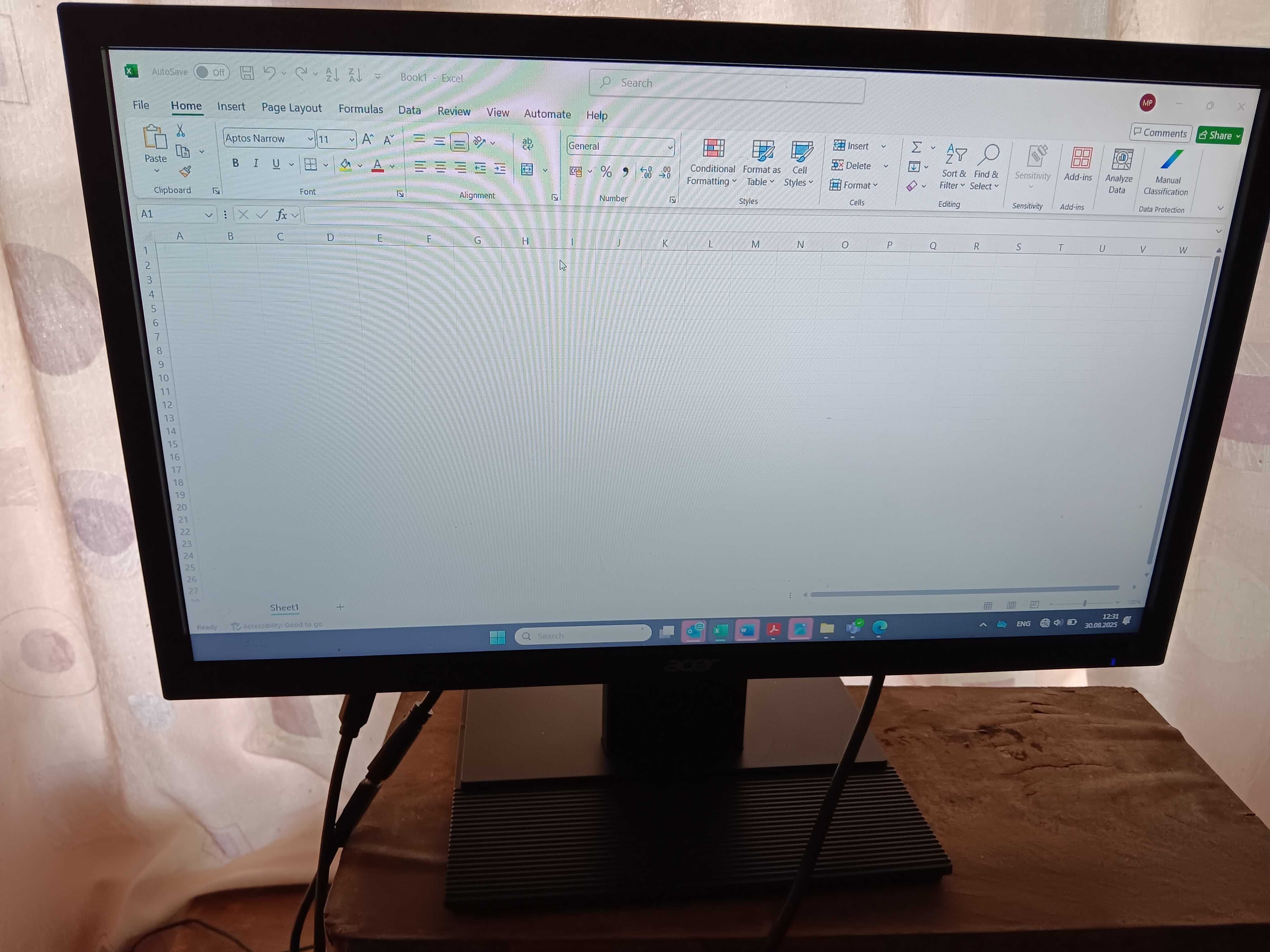 Монитори за компютър Philips и ACER