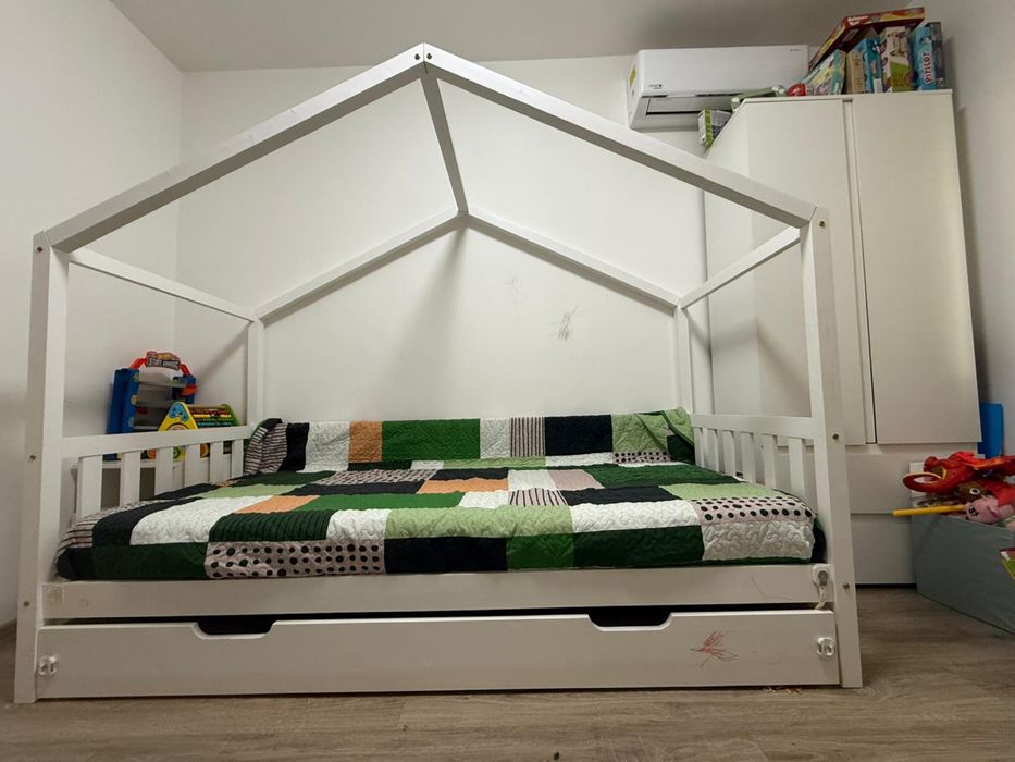 Pat căsuță din lemn masiv + sertar + saltea NEFOLOSITĂ – 200×90 cm
