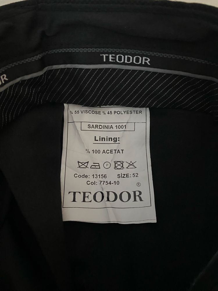 Мъжки костюм TEODOR номер 52 и риза PIERLUCCI M