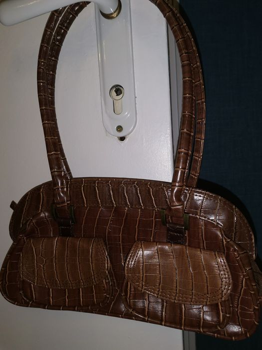 Малка кафява чантичка