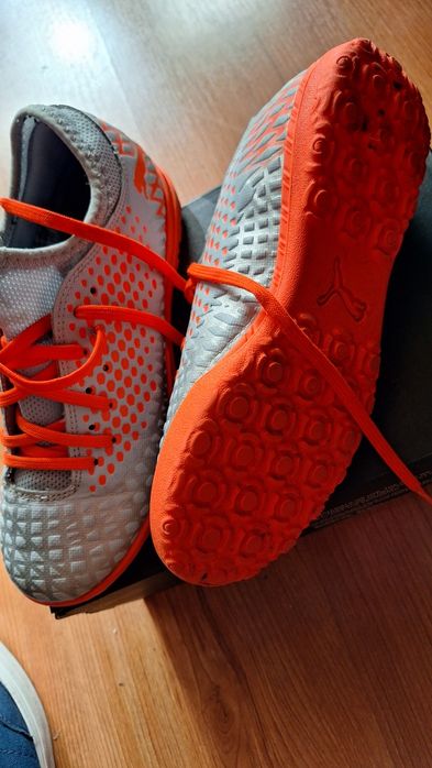 Vând ghete fotbal sala Puma copii