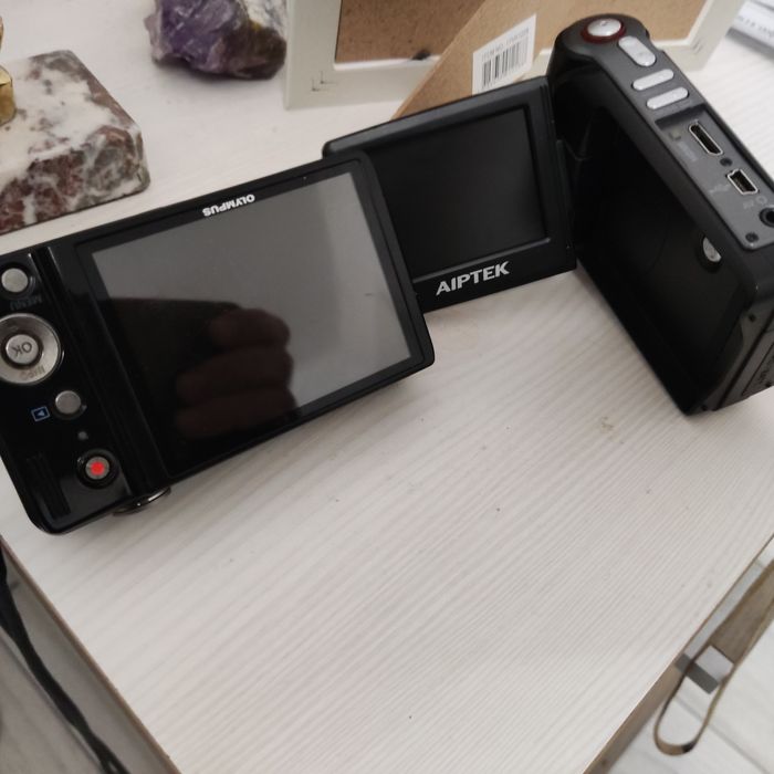 Продават се двата за една цена