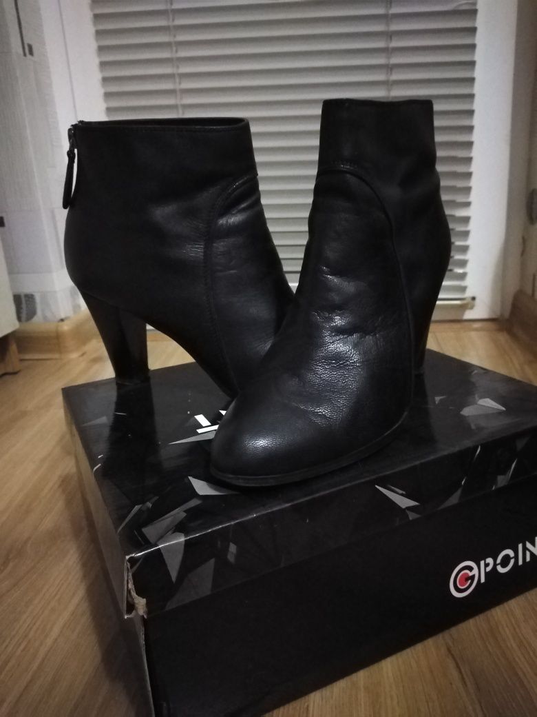 Дамски боти, естествена кожа. Сините боти са нови.