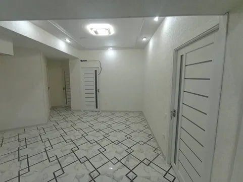 Чиланзар23 цоколь 3 комнаты 130м² 2я линия от дороги