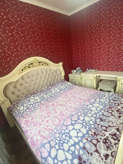 Срочно продается кровать с тумбочками