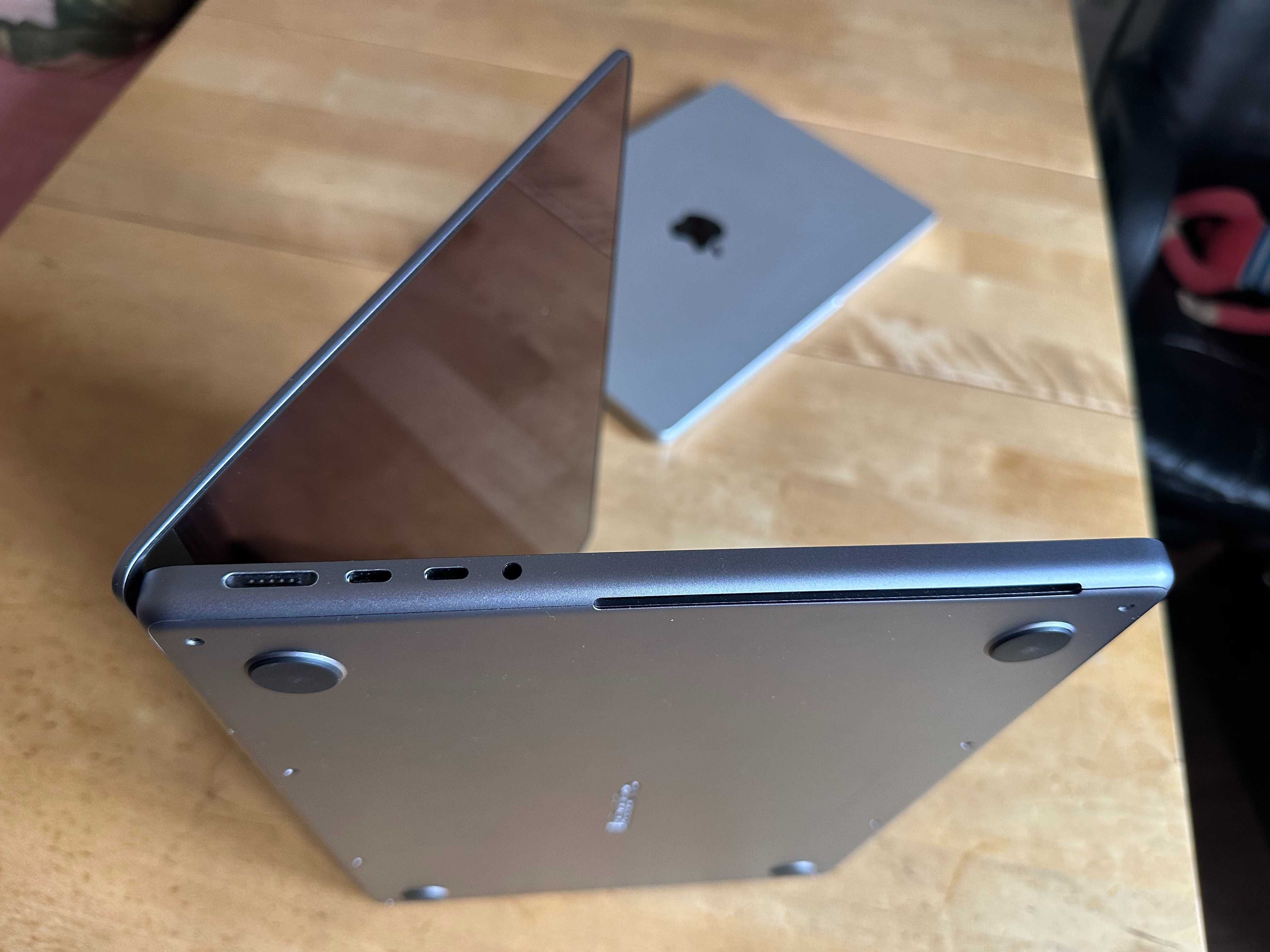 Apple Macbook Pro A2918 M3 без дъно 2023 г