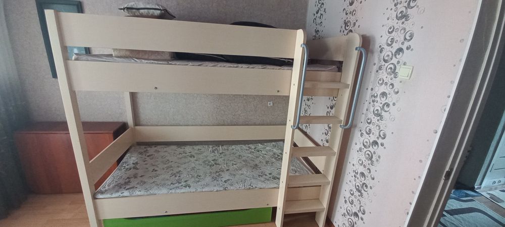 Двухэтажная кровать