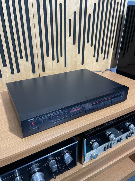 Tuner yamaha T-700