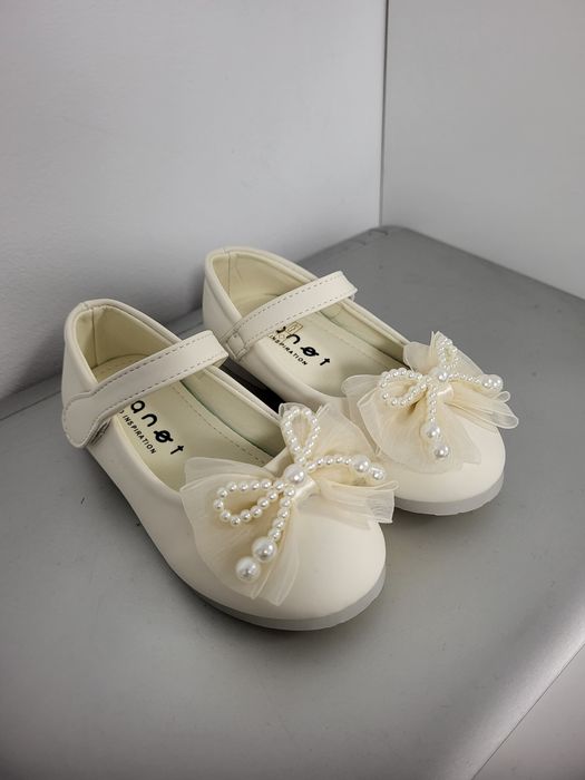 Pantofi albi cu perle