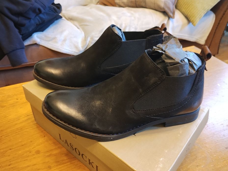 Продавам дамски кожени боти, чисто нови