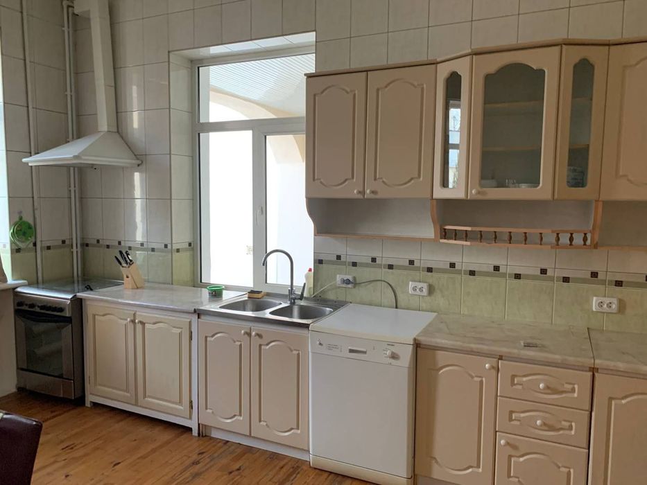 Аренда Дома. 400м2. Можно и под офис. Максим Горкий. Паспортный стол.