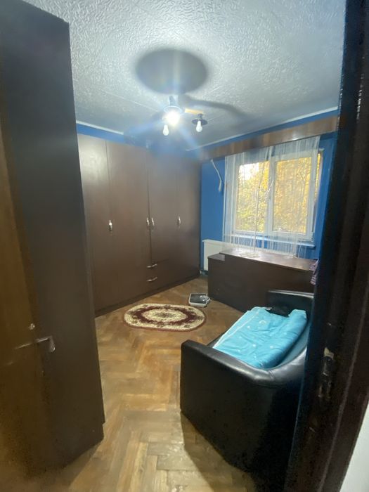Vand  Apartament 3 Camere Trivale Etaj 2 Pret 79000Euro