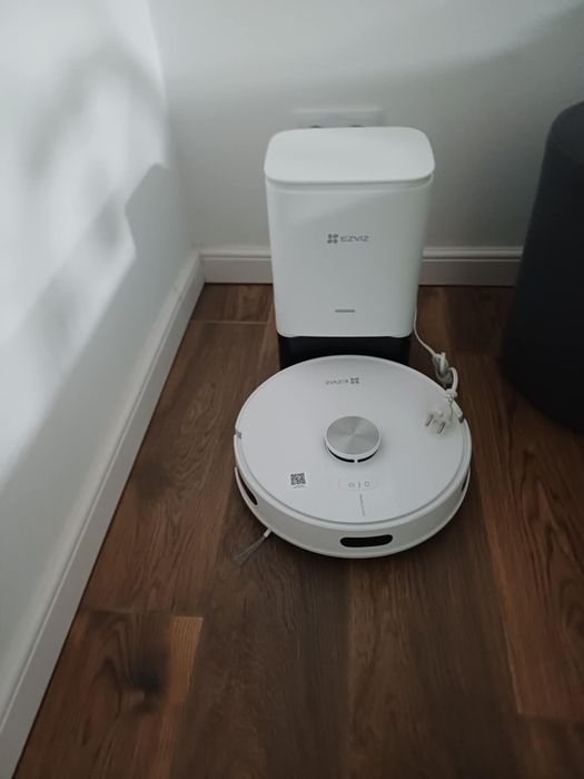 Vând aspirator robot