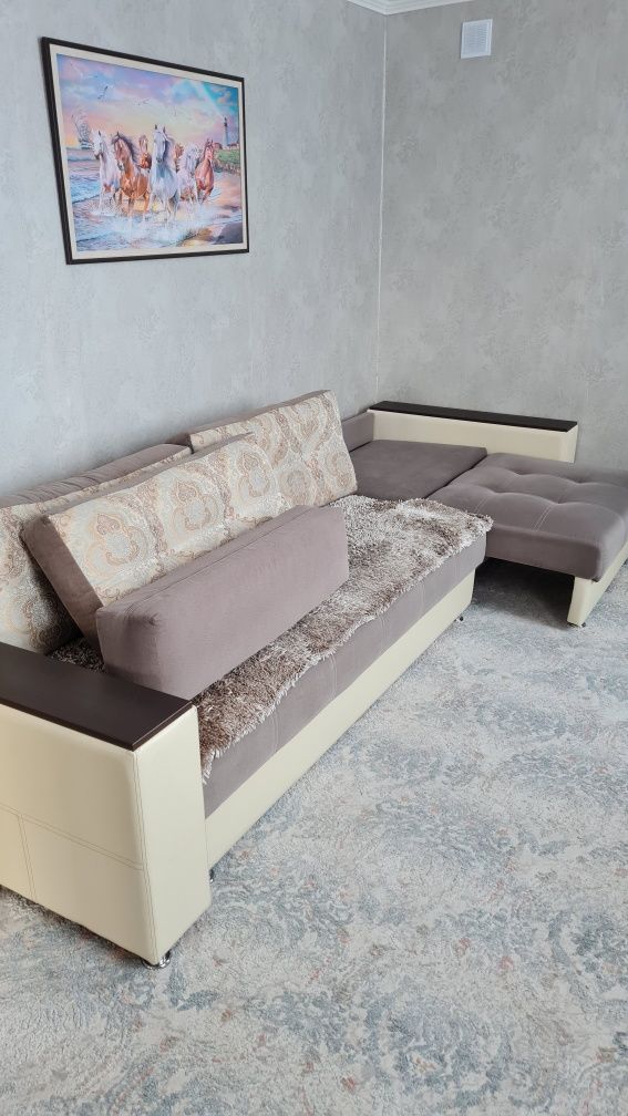 Продам диван в хорошем состоянии, отличного качества,