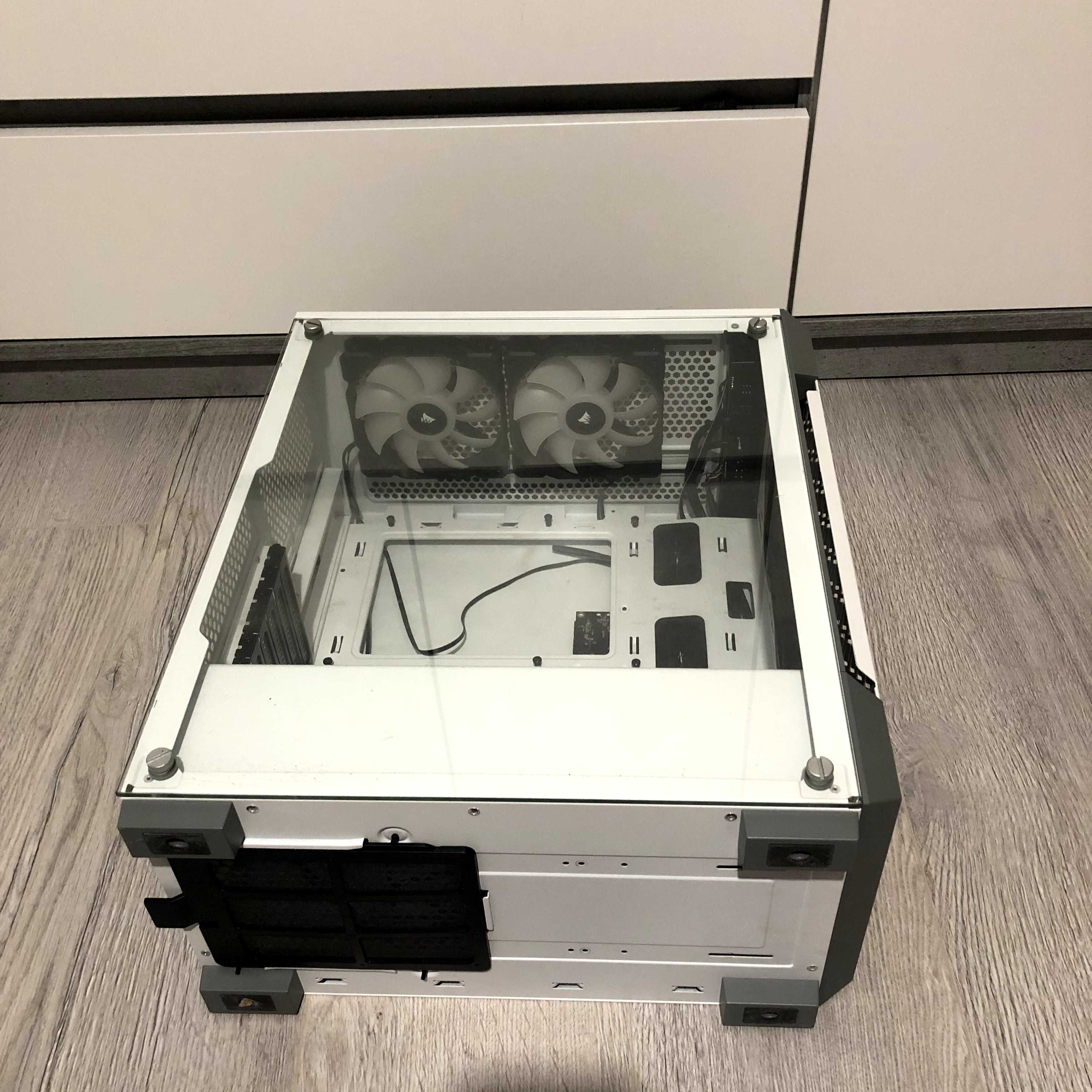 Продавам Компютърна кутия Corsair - нова