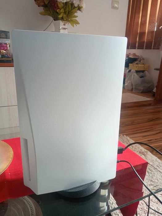 Vând PlayStation 5 in stare perfectă cu un controler și GTA5