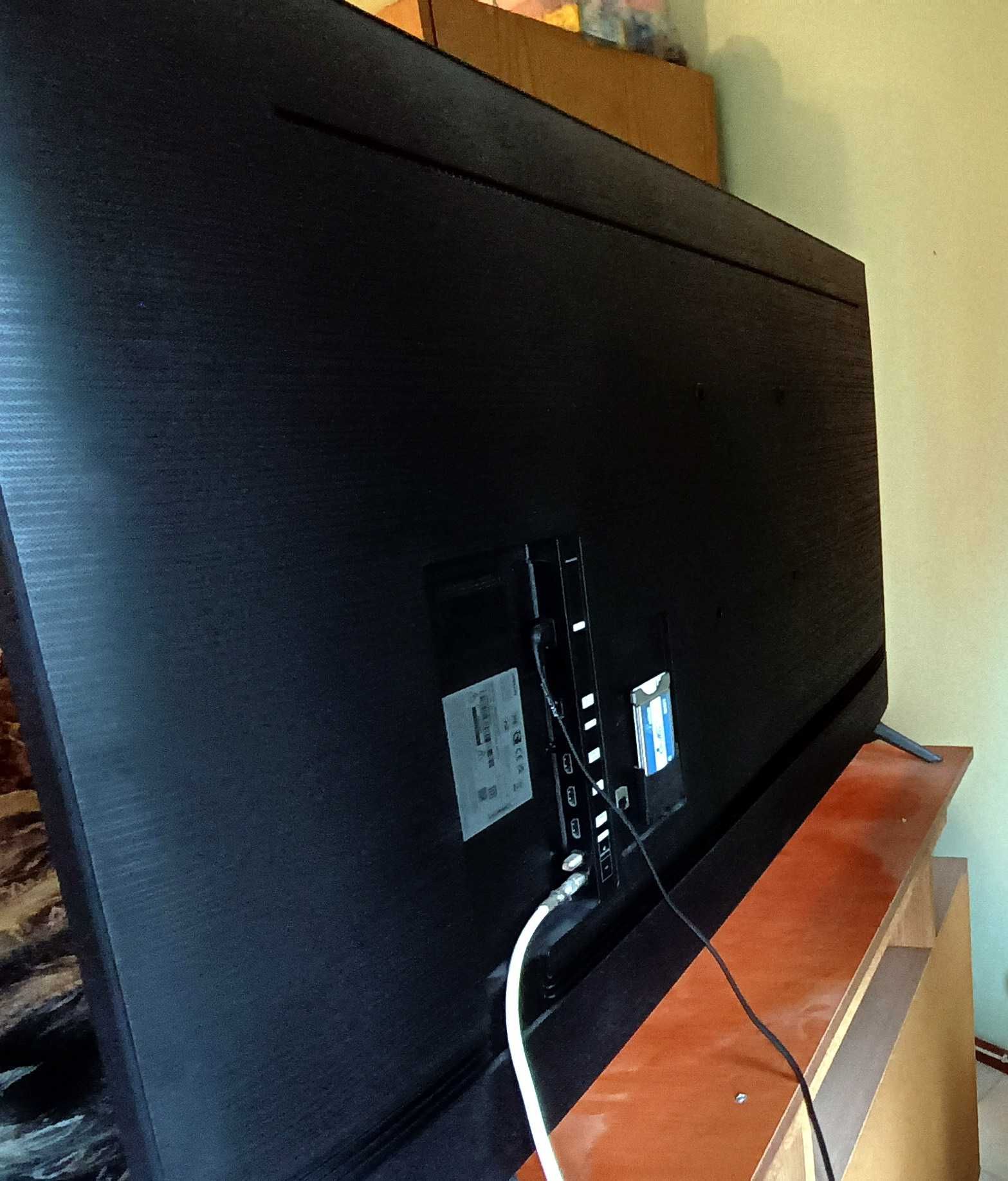 Продавам ТВ Samsung ue55au7172uxxh - НОВ.