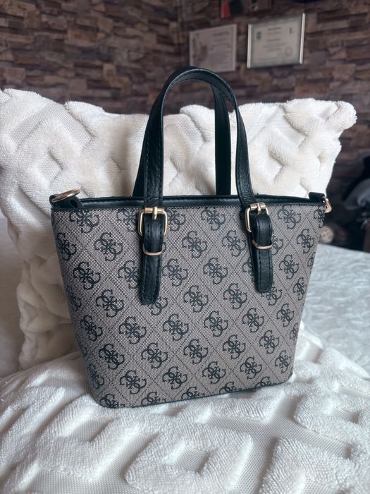 Guess чанта оригинална