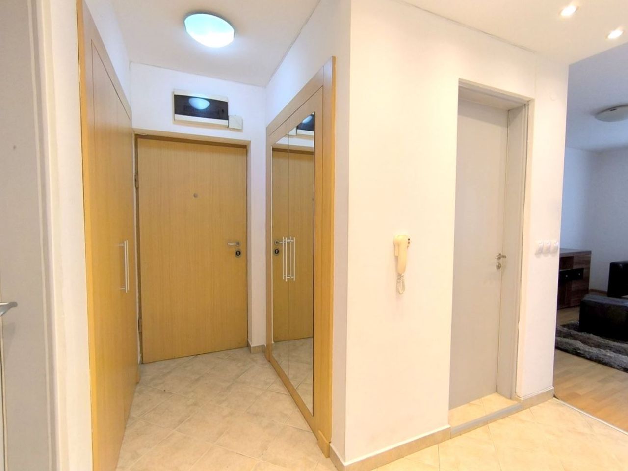 Дава се под наем Тристаен апартамент в София, Лозенец - 85 кв.м за 750 € - Снимка #10