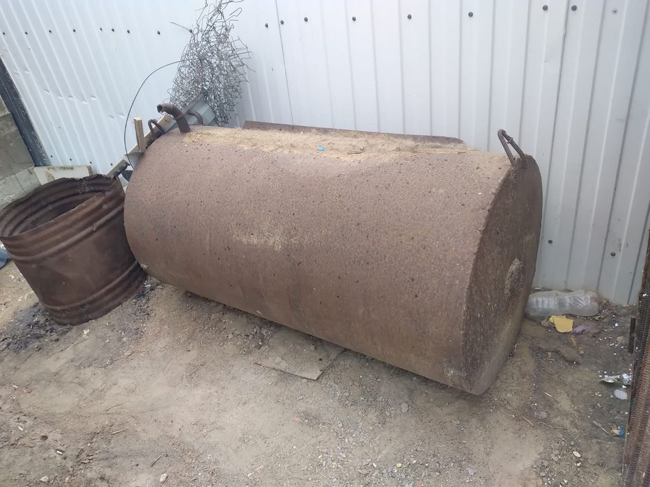 Продается емкость для воды вместимостью 1 тонна