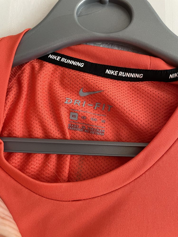 Tricou Nike corai XS