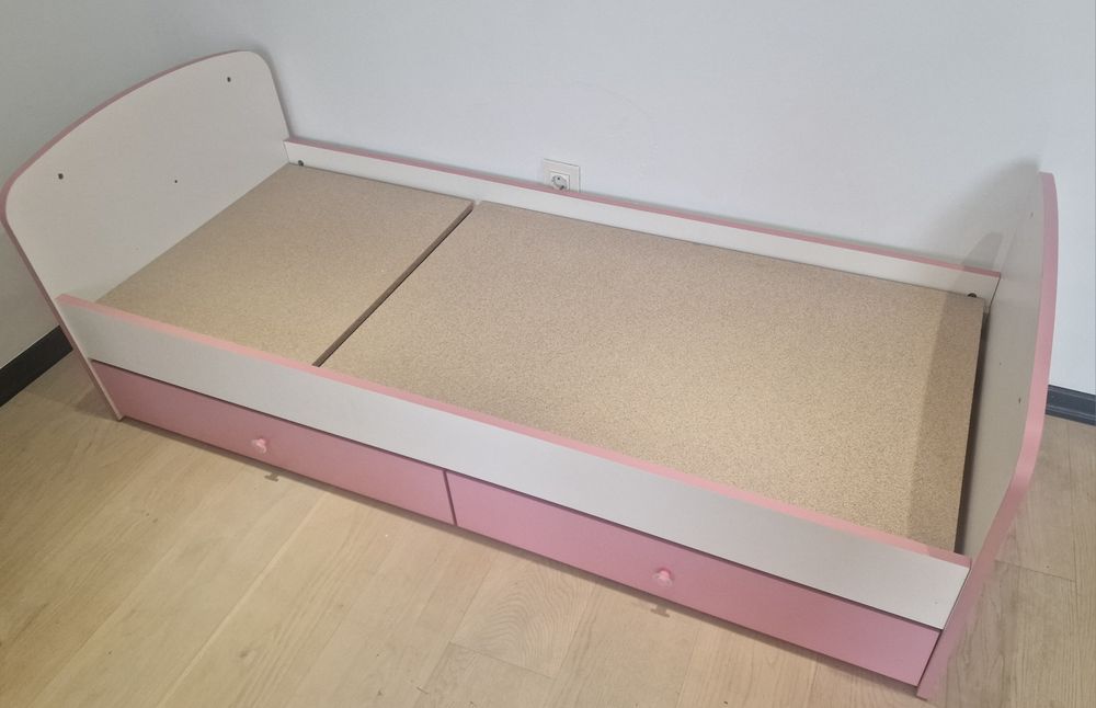 Детско легло, матрак и протектор на Вис Виталис