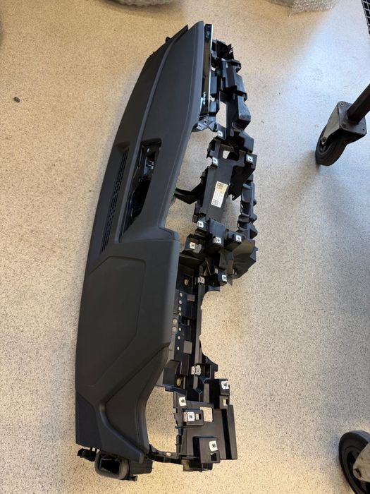 Plansa bord audi Q8 e-tron