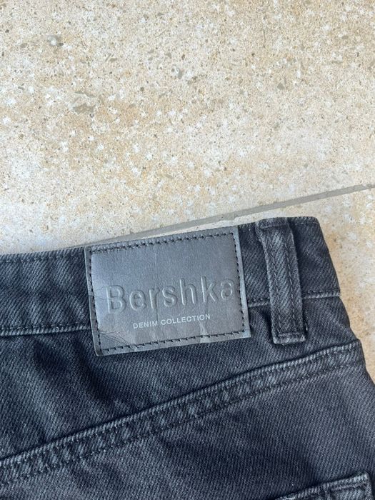 Blugi Bershka noi cu eticheta